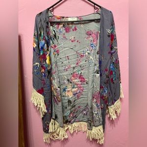 🥰 Umgee Size M Shawl With Fringe Detail 💗